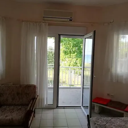 Fotis First * Leptokaryá